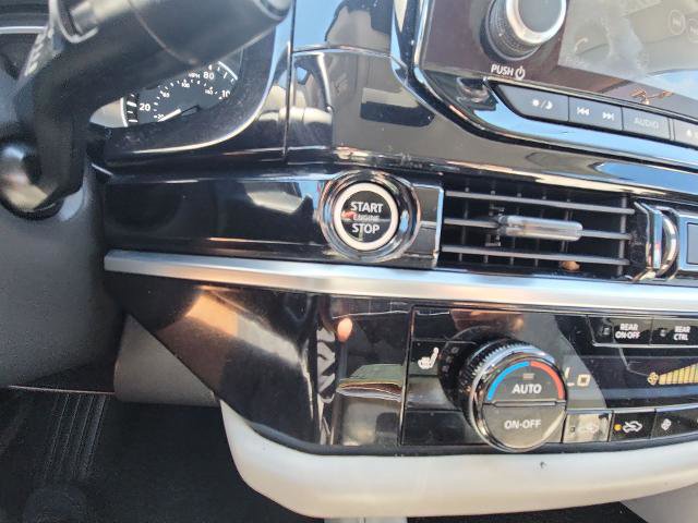 Used 2022 Nissan Pathfinder SV image 16