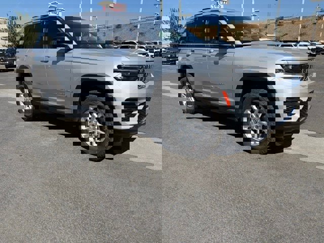 New 2025 Jeep Grand Cherokee Laredo image 8