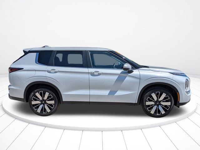 New 2026 Mitsubishi Outlander SE FWD image 3