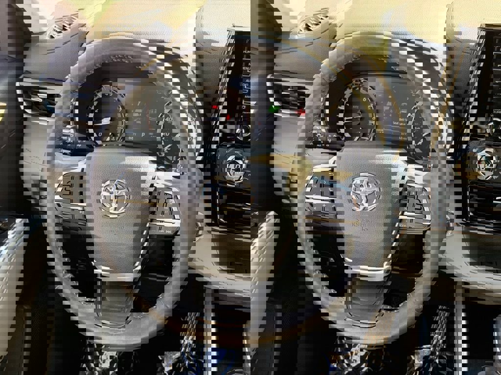 Used 2022 Toyota Highlander XLE image 22