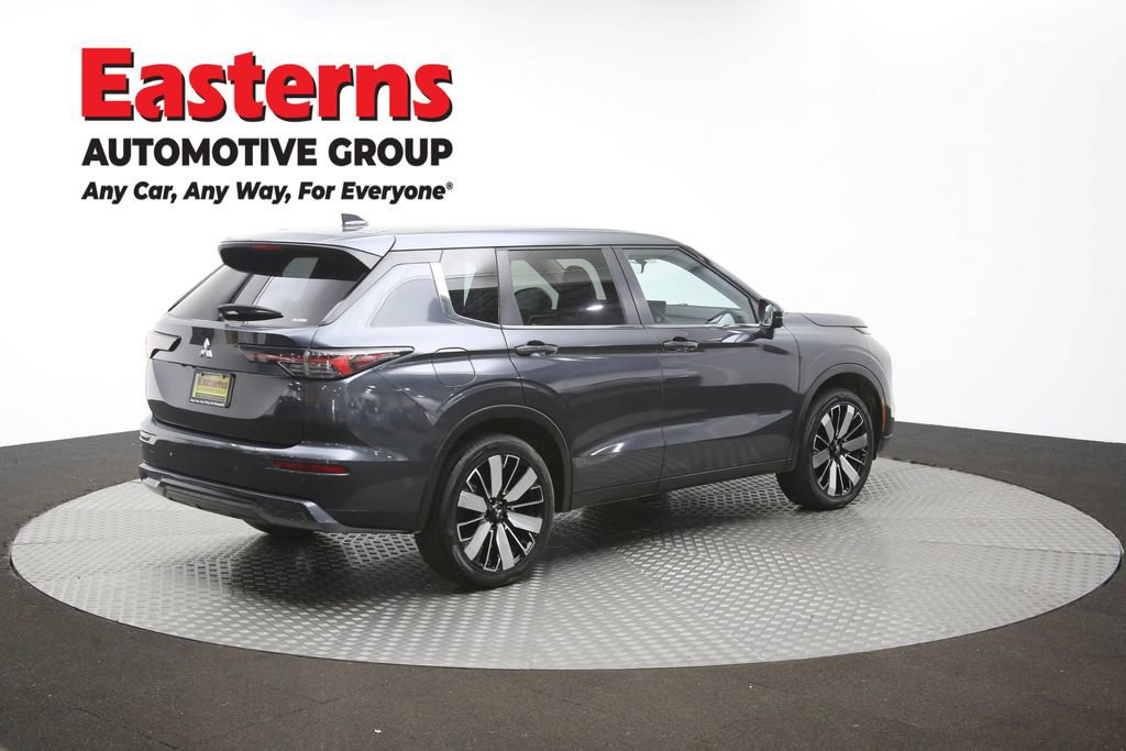 Used 2025 Mitsubishi Outlander SE AWD/4WD image 41