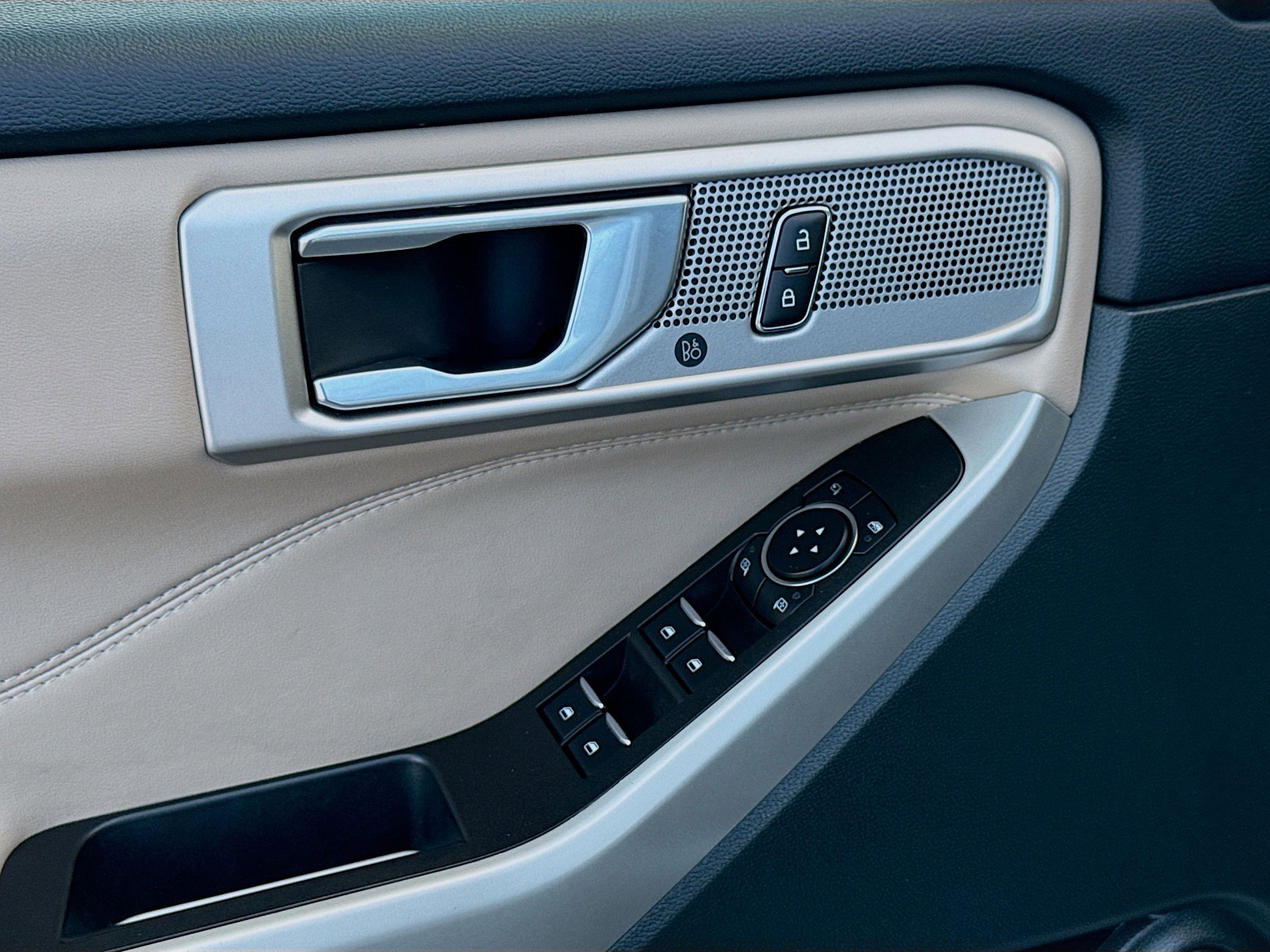 Used 2024 Ford Explorer Limited image 14