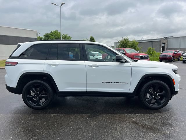 Certified 2025 Jeep Grand Cherokee Limited w/ Luxury Tech Group II AWD/4WD image 9