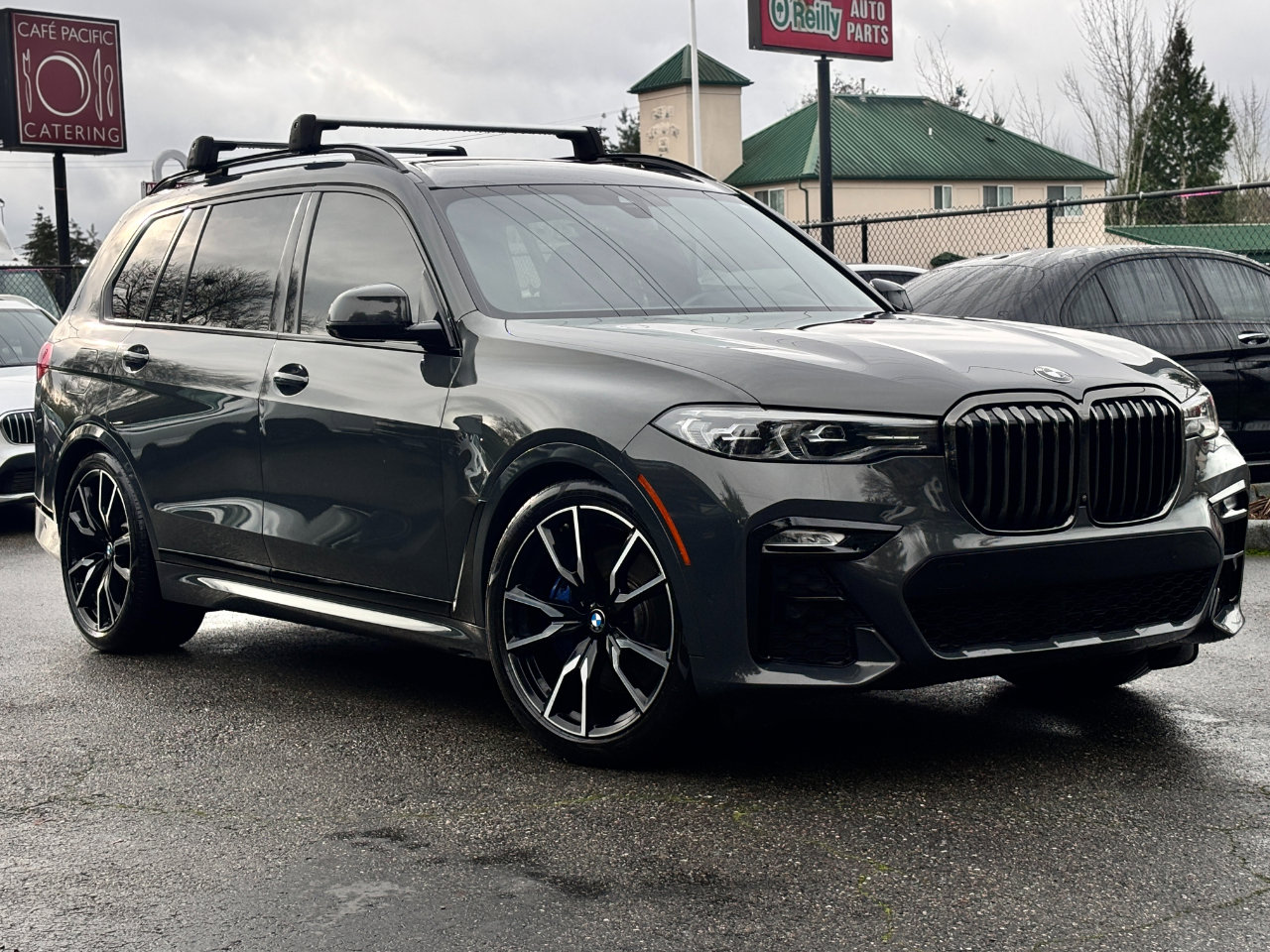 Used 2022 BMW X7 xDrive40i w/ M Sport Package image 16