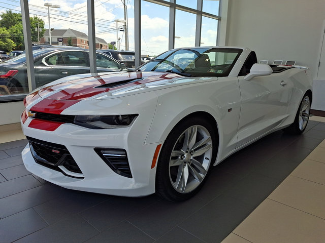 Used 2018 Chevrolet Camaro SS RWD image 3