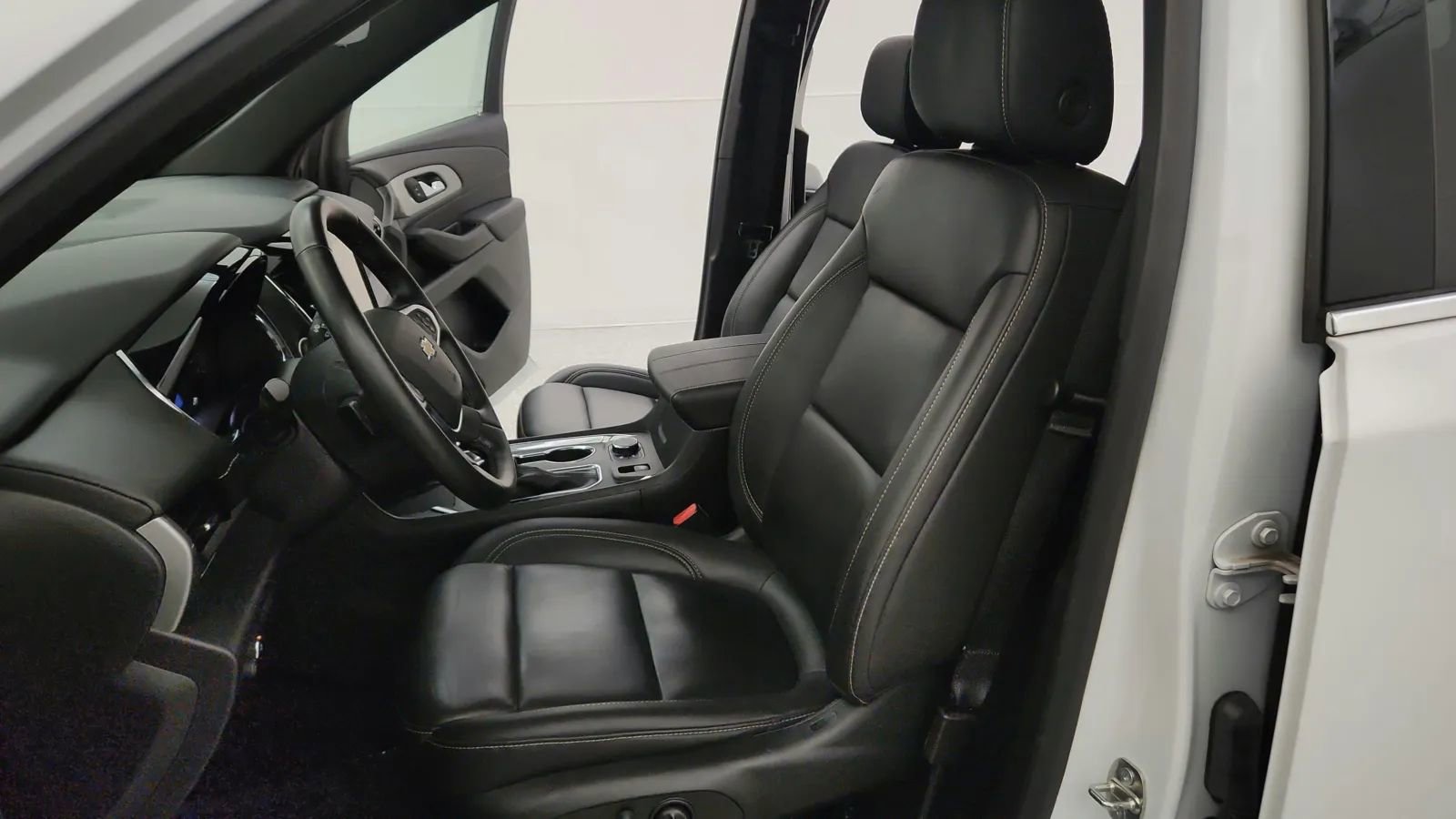 Used 2023 Chevrolet Traverse LT w/ LT Premium Package image 23