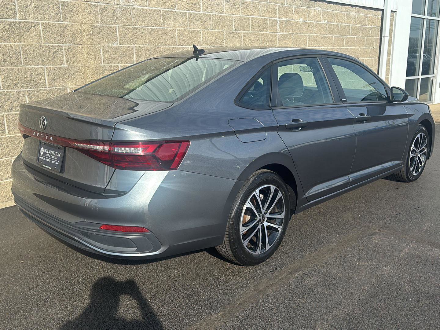 Used 2025 Volkswagen Jetta Sport image 3