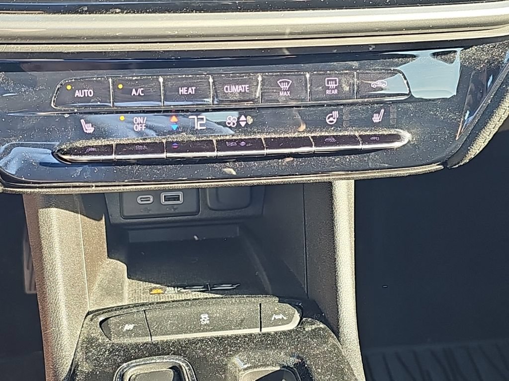 Used 2023 Chevrolet Bolt LT w/ Infotainment Package FWD image 7