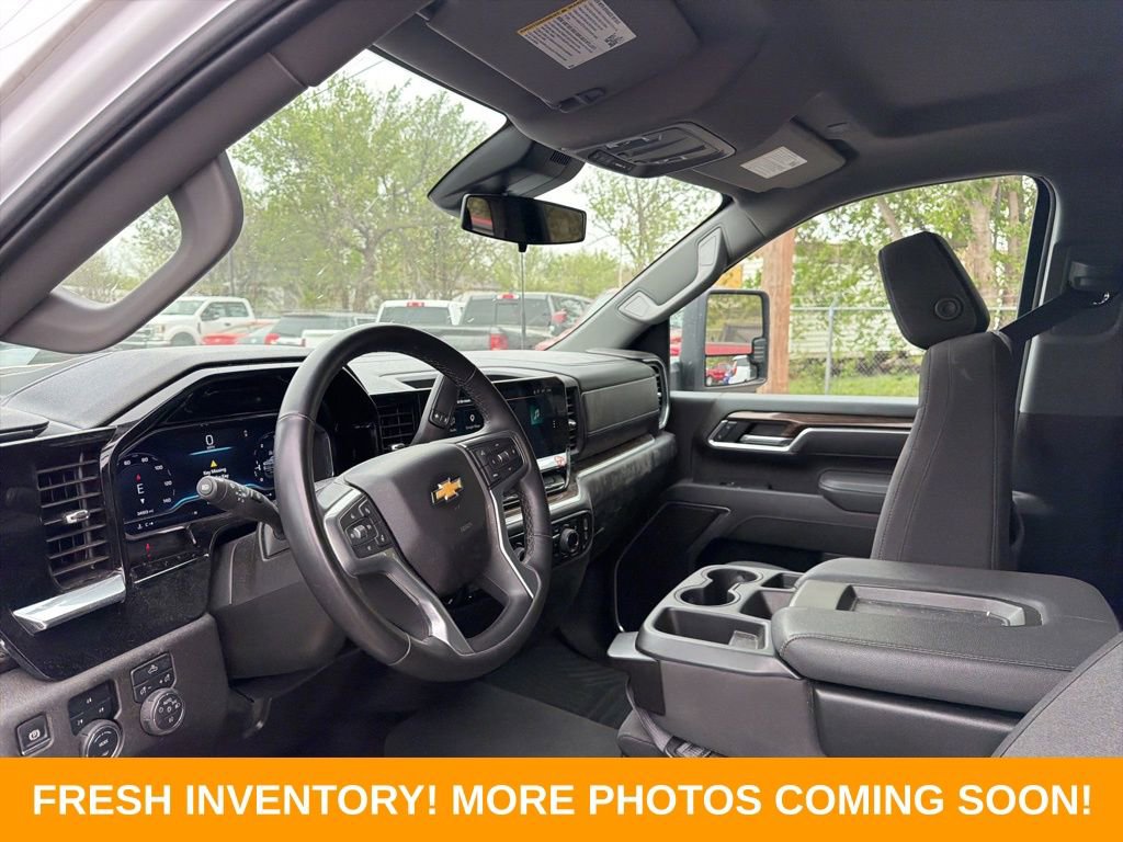 Used 2025 Chevrolet Silverado 2500 LT w/ Convenience Package image 8