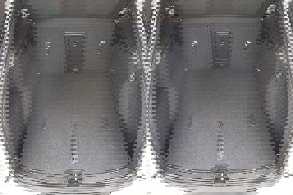 Used 2025 Volvo XC40 B5 Plus image 12