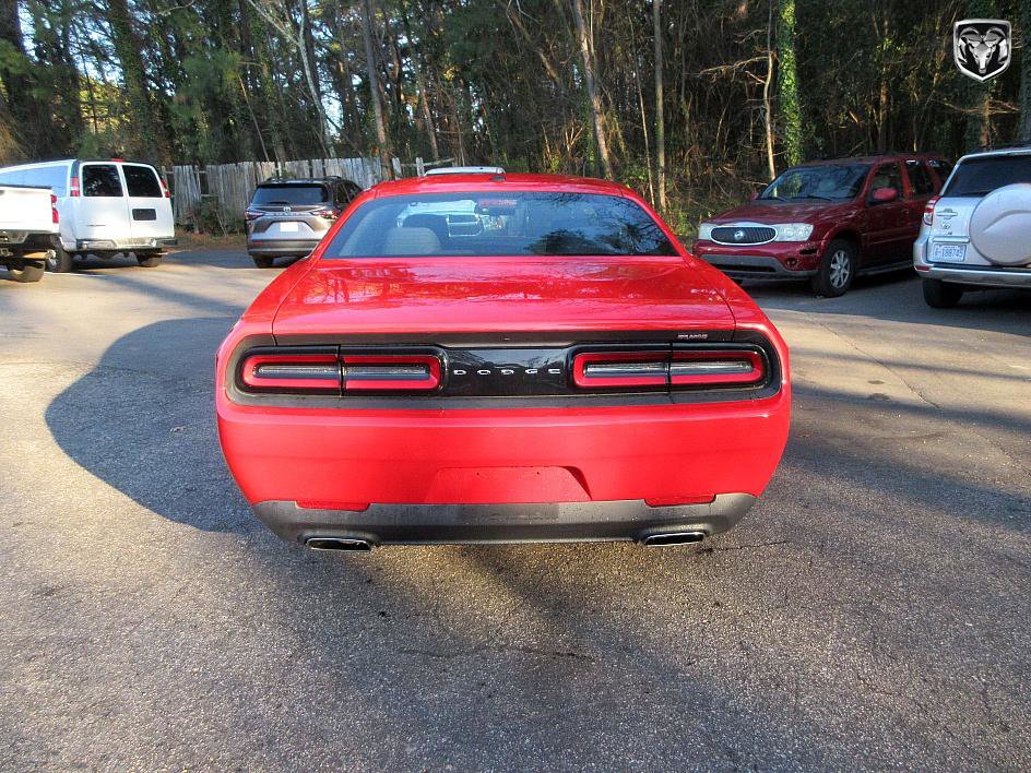 Used 2016 Dodge Challenger SXT image 6
