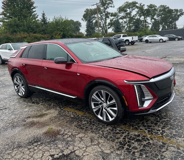 Used 2024 Cadillac Lyriq Luxury w/ LPO, Floor Liner Package AWD/4WD image 2