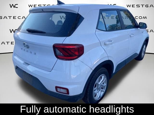 Used 2021 Hyundai Venue SE image 10