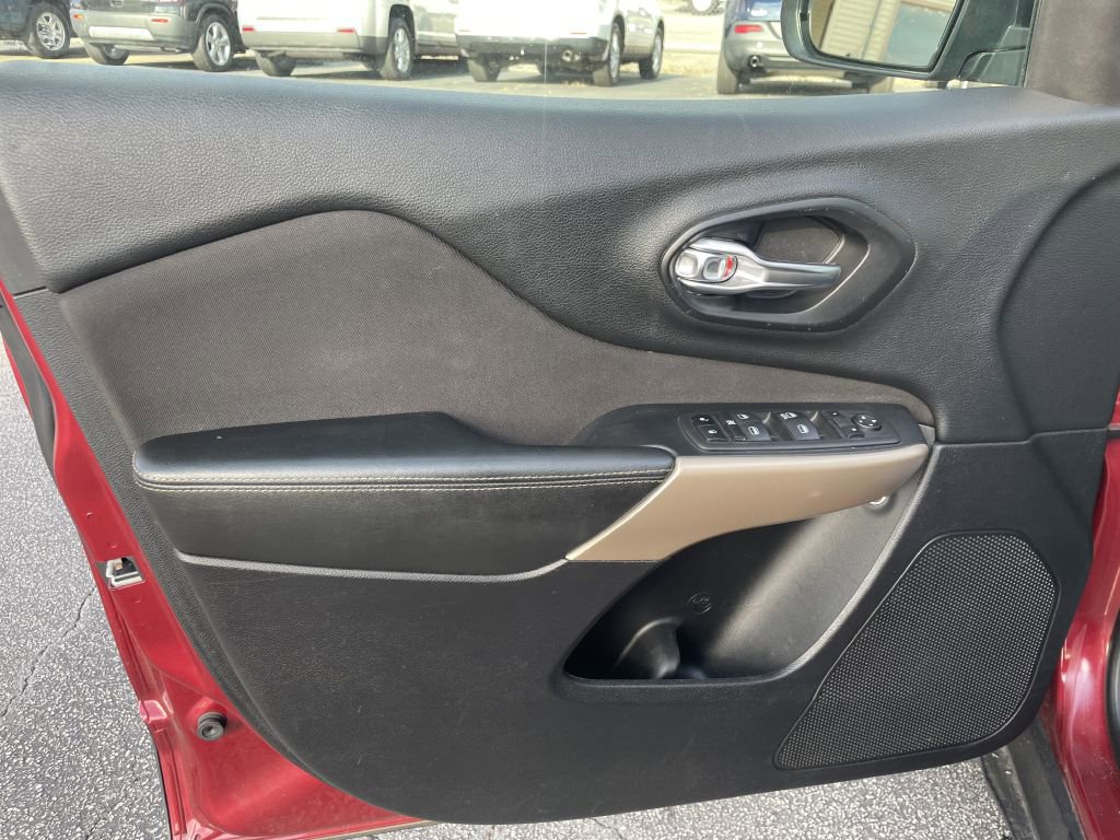 Used 2017 Jeep Cherokee Sport image 10