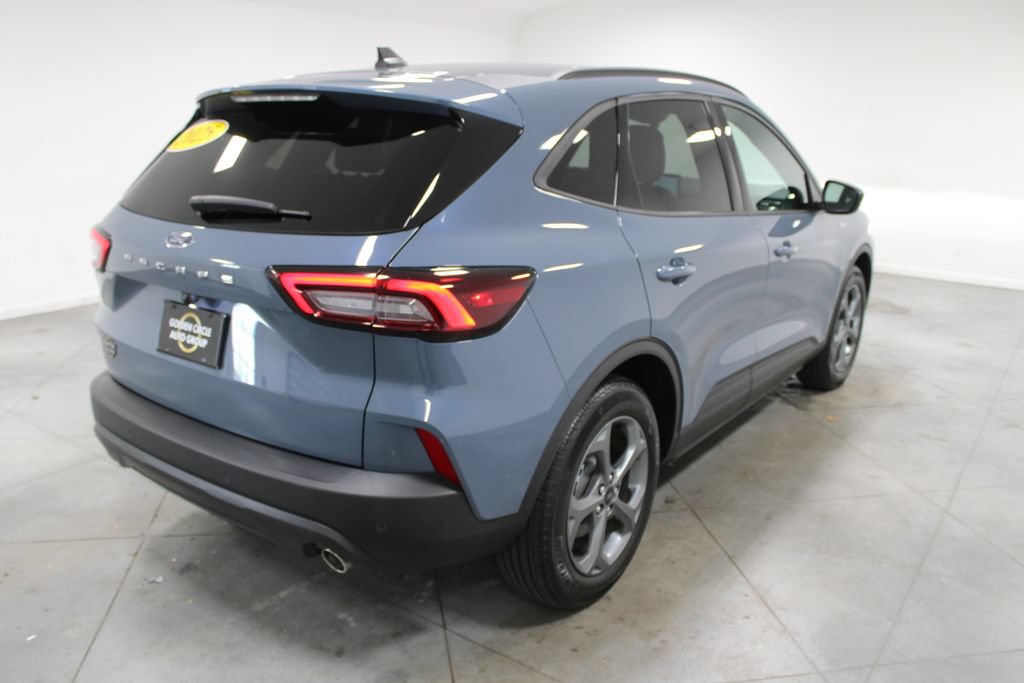 Used 2025 Ford Escape ST-Line w/ Tech Pack #1 FWD image 9