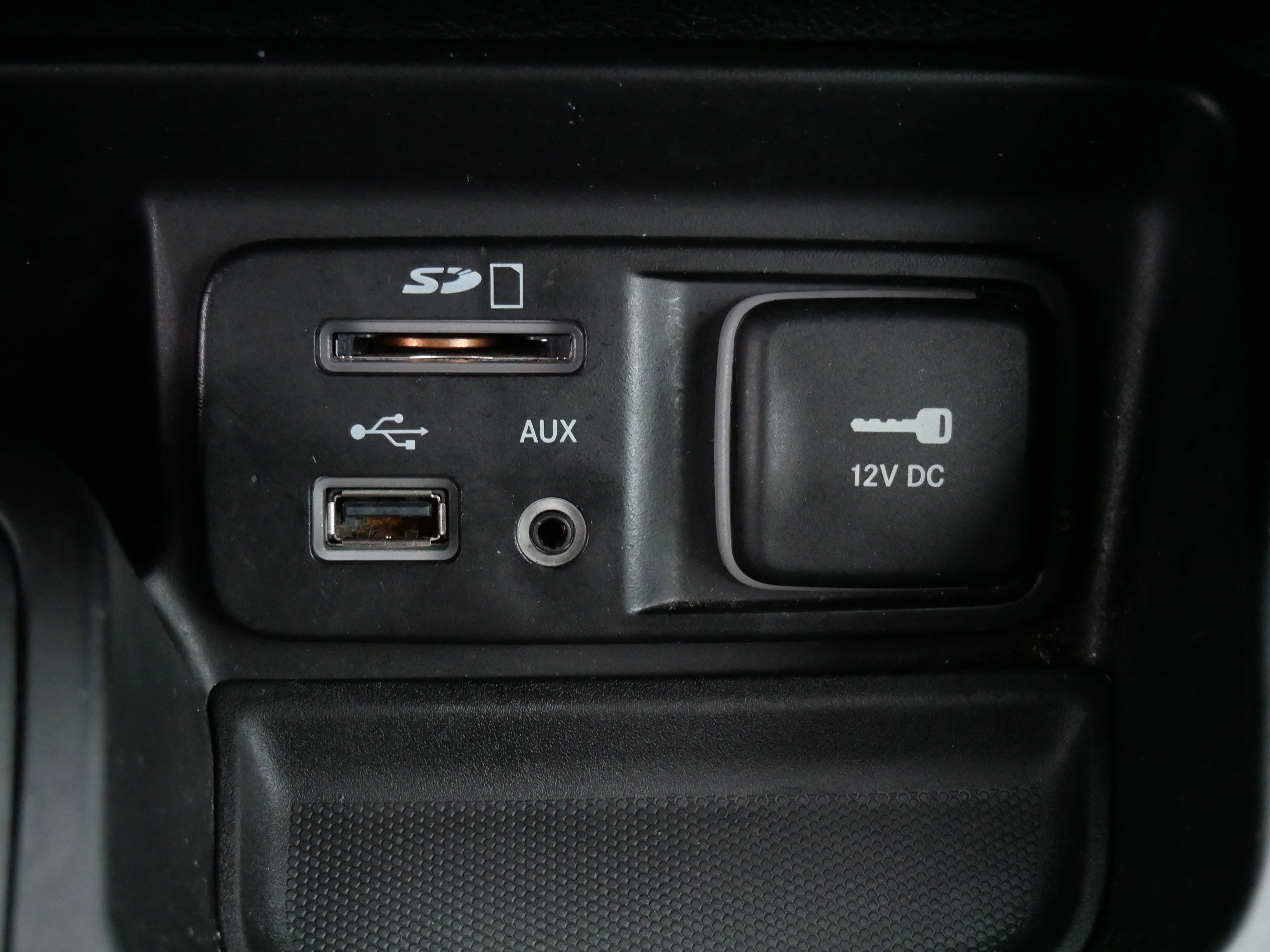 Used 2018 Jeep Cherokee Limited image 30