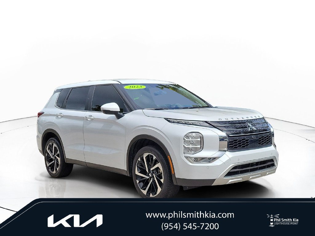 Used 2023 Mitsubishi Outlander SE FWD image 1