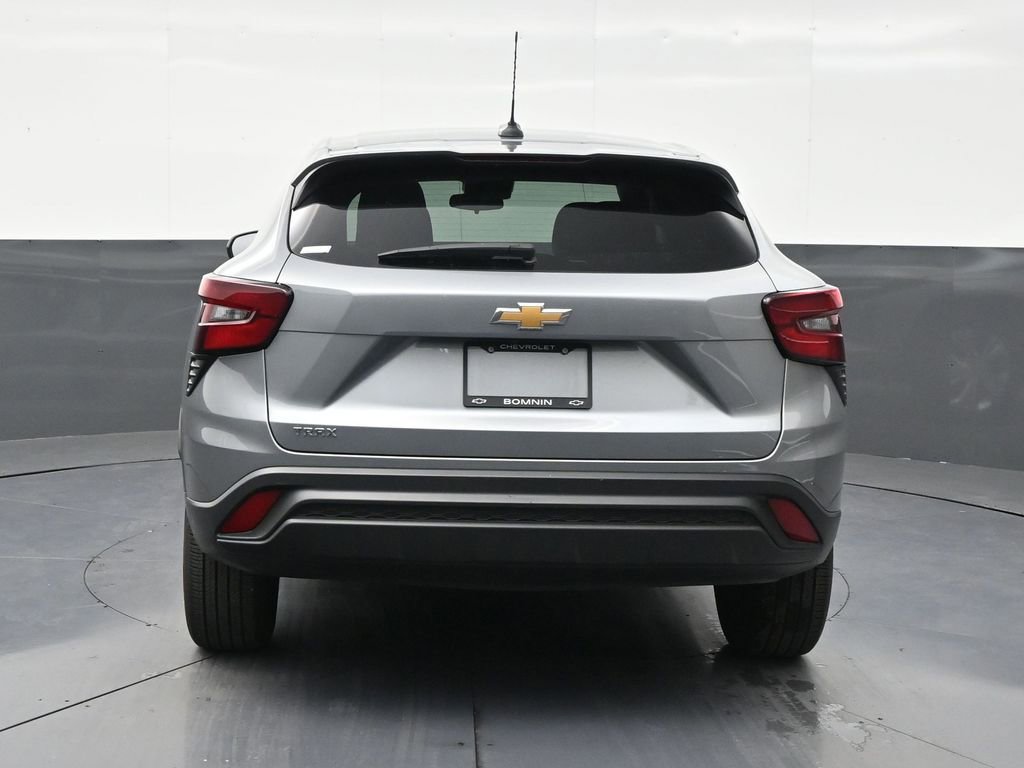 Used 2025 Chevrolet Trax LS FWD image 4