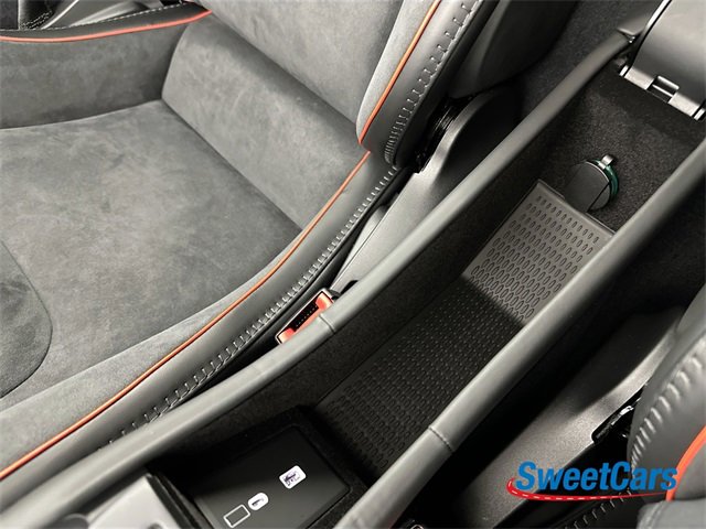 Used 2024 McLaren Artura image 28