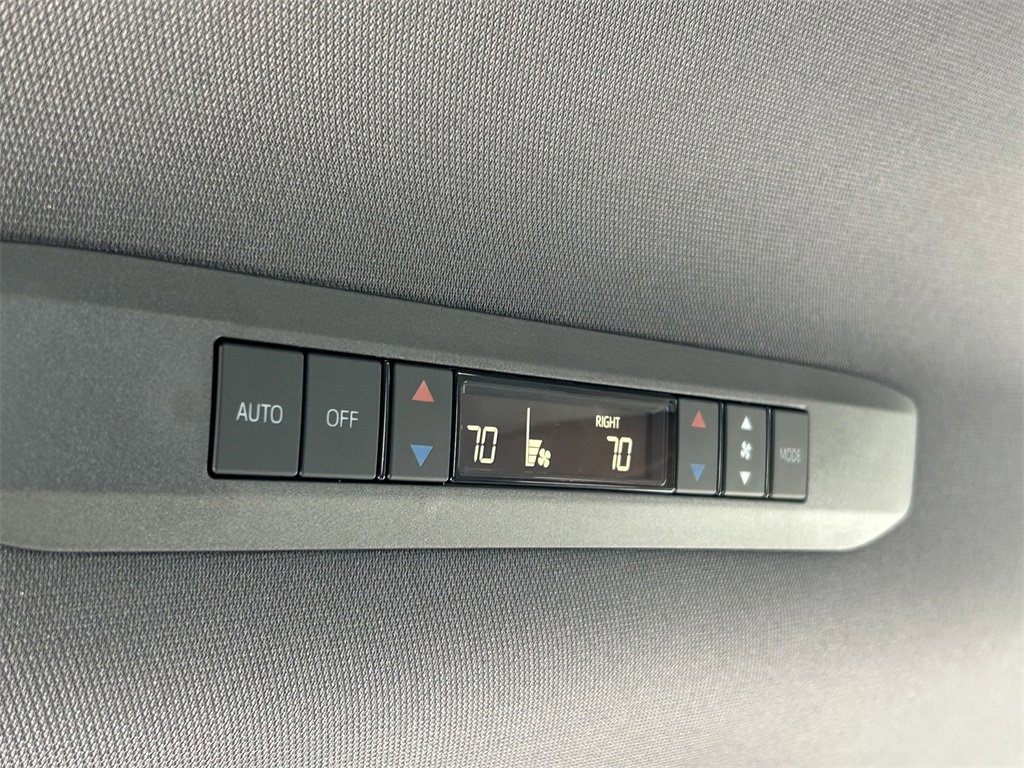 Used 2023 Toyota Sienna XLE image 27