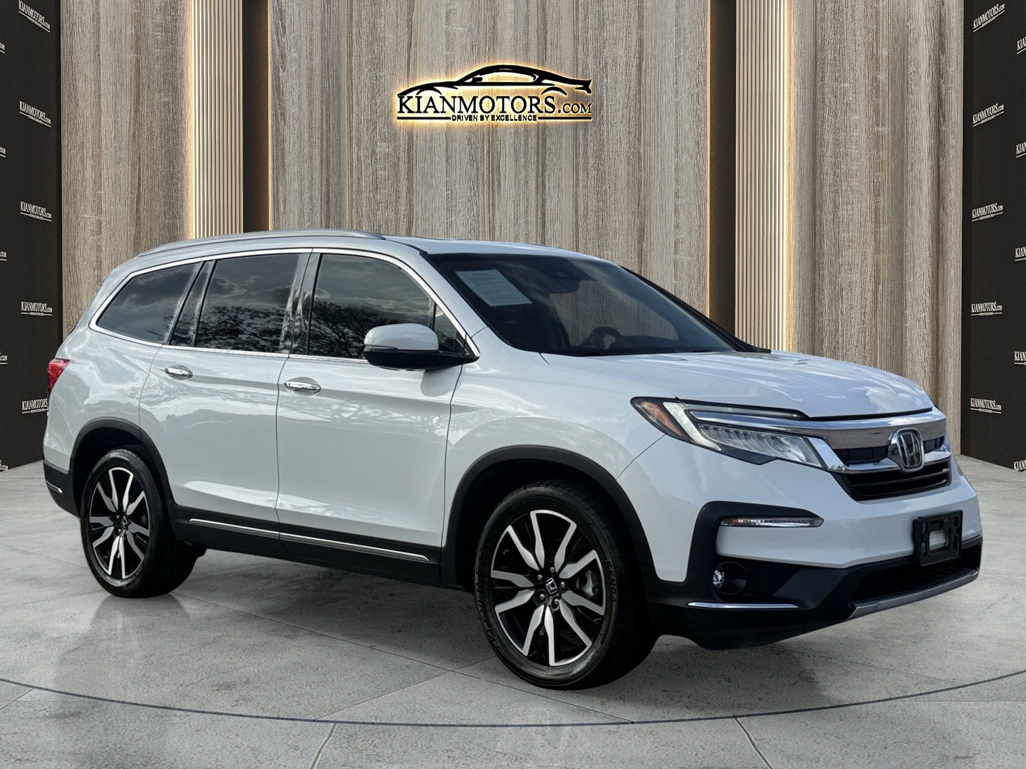 Used 2022 Honda Pilot Touring image 1