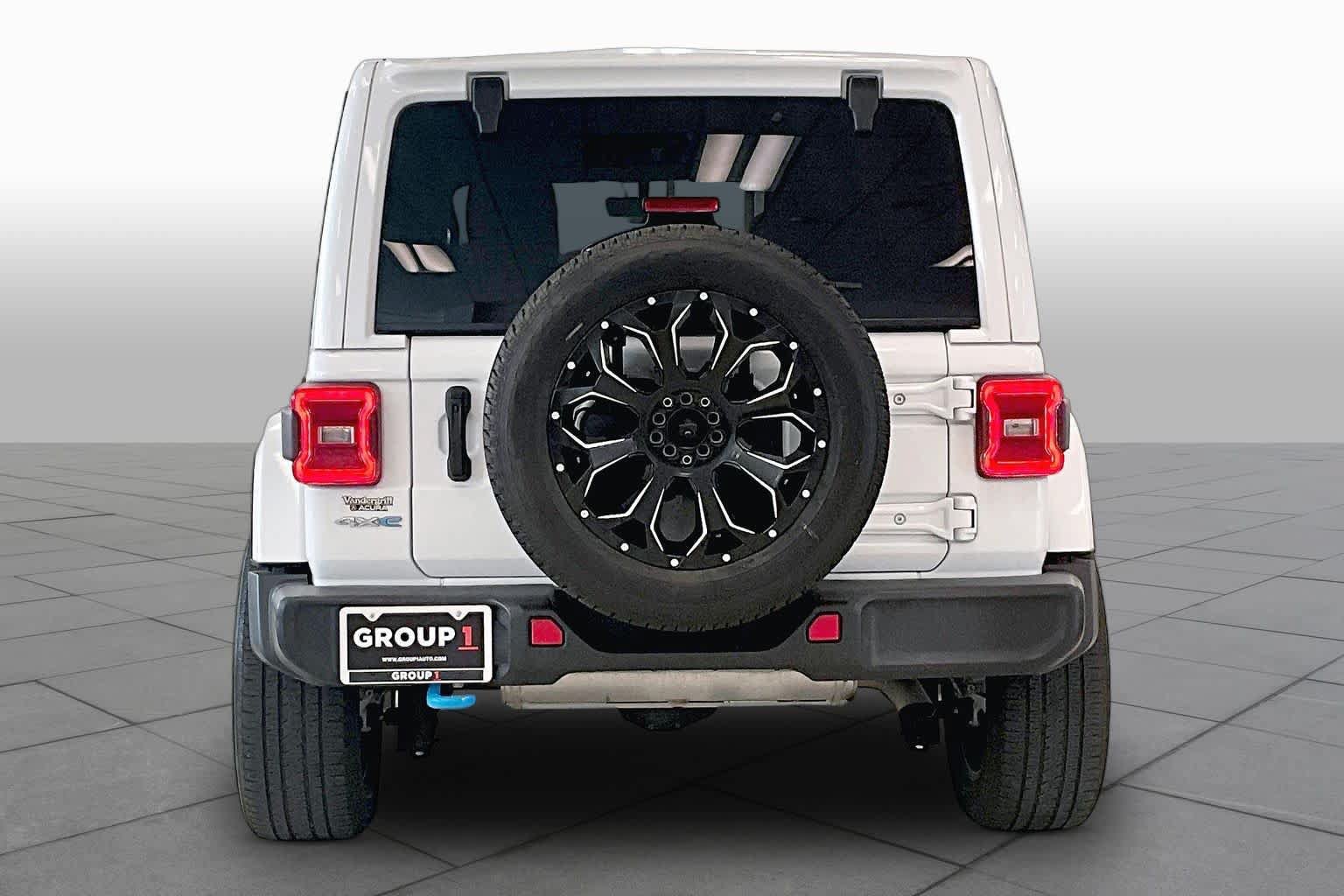 Used 2023 Jeep Wrangler Unlimited Sahara AWD/4WD image 4