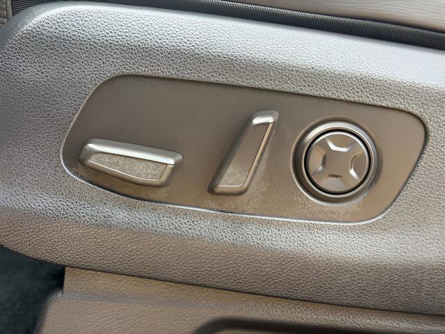 Used 2025 Kia Carnival image 38