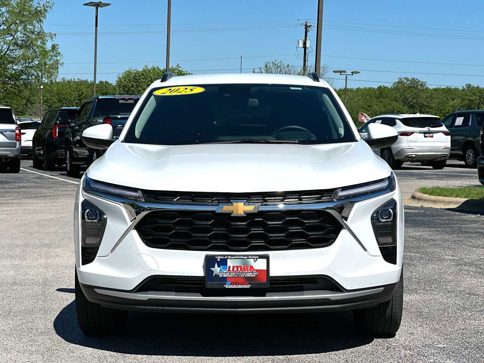 Used 2025 Chevrolet Trax LT w/ LT Convenience Package image 10