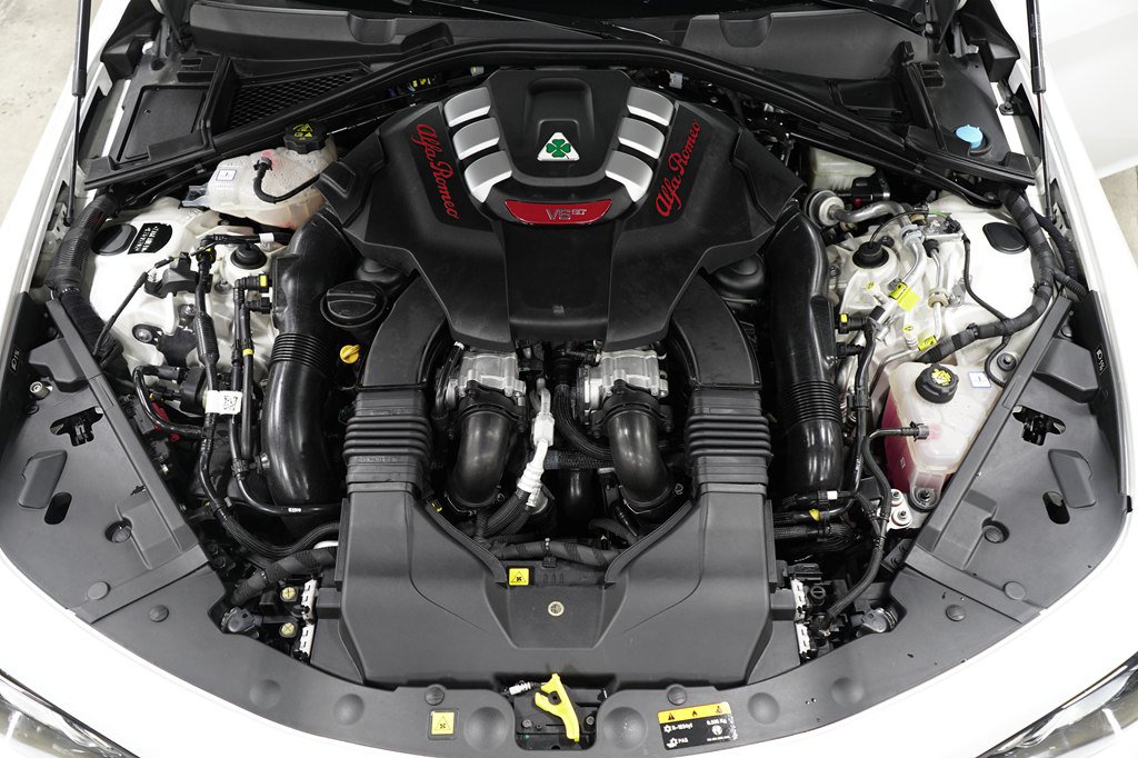 Used 2019 Alfa Romeo Giulia Quadrifoglio w/ Driver Assist Dynamic Package RWD image 11