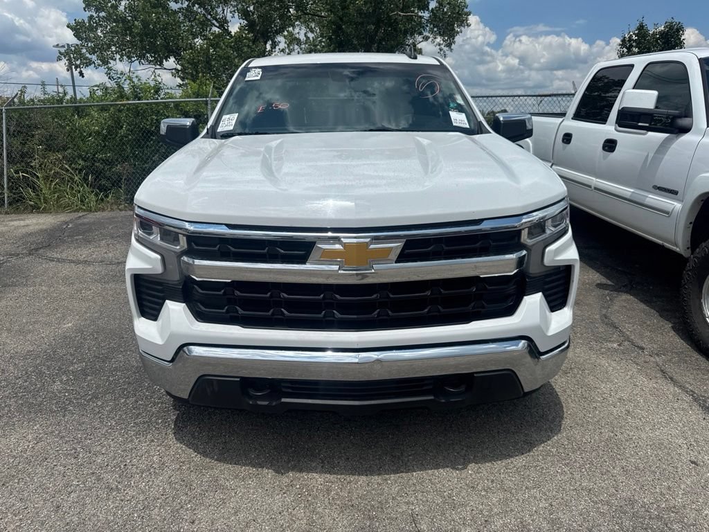 Used 2025 Chevrolet Silverado 1500 LT AWD/4WD image 2