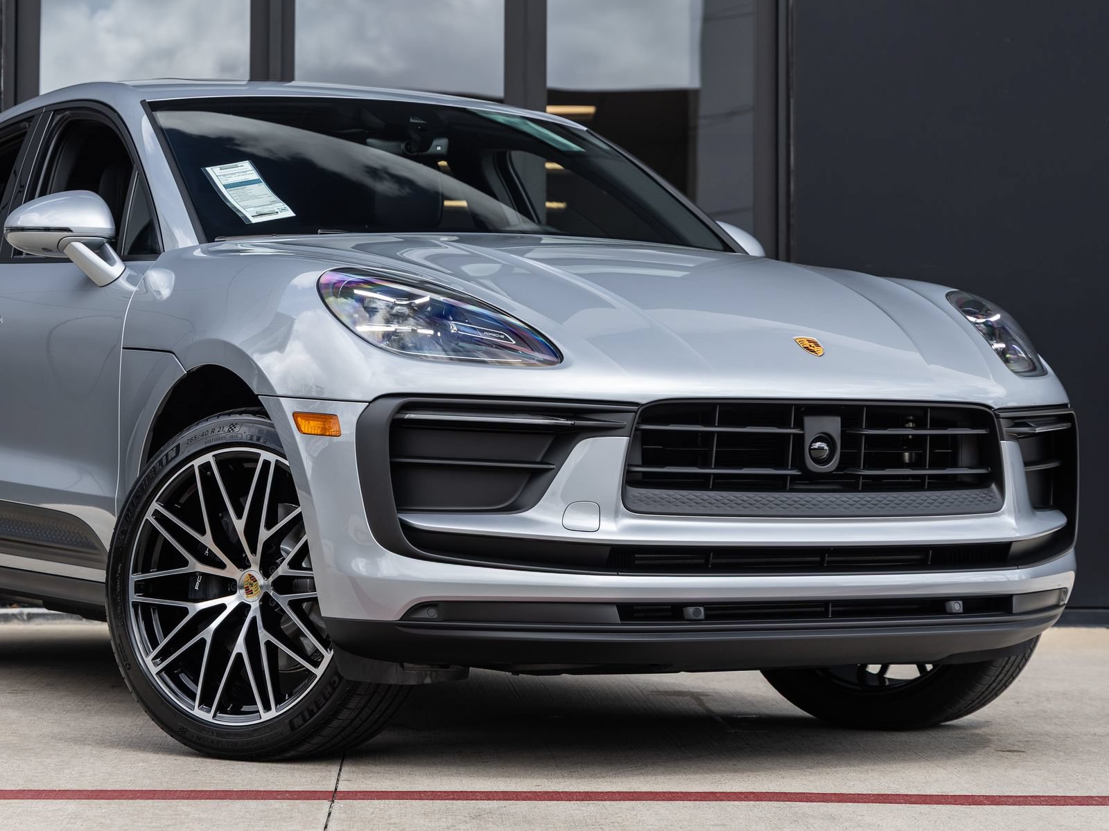 Certified 2026 Porsche Macan AWD/4WD image 9