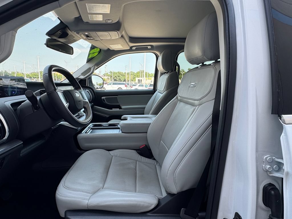 Used 2025 Ford Expedition Platinum AWD/4WD image 15