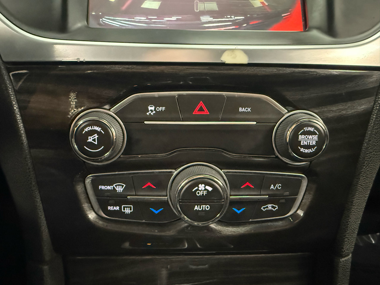 Used 2015 Chrysler 300 Limited image 20