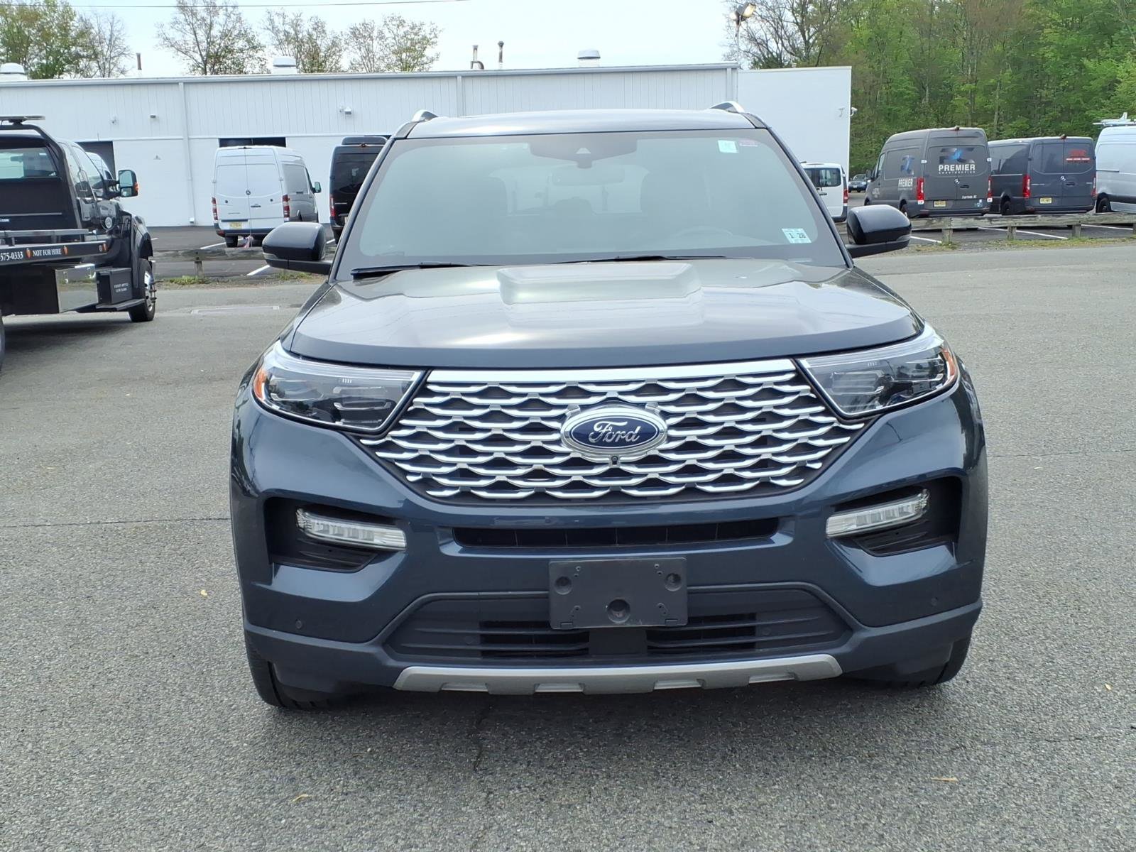 Used 2023 Ford Explorer Platinum w/ Equipment Group 601A AWD/4WD image 2