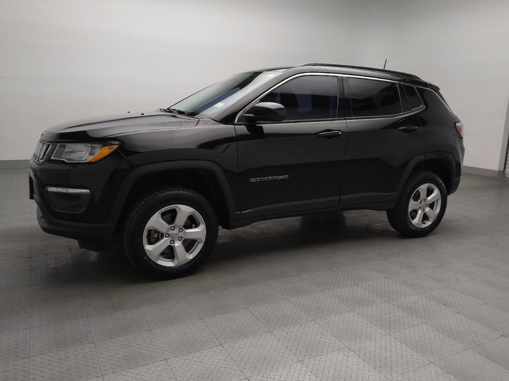 Used 2017 Jeep Compass Latitude image 2