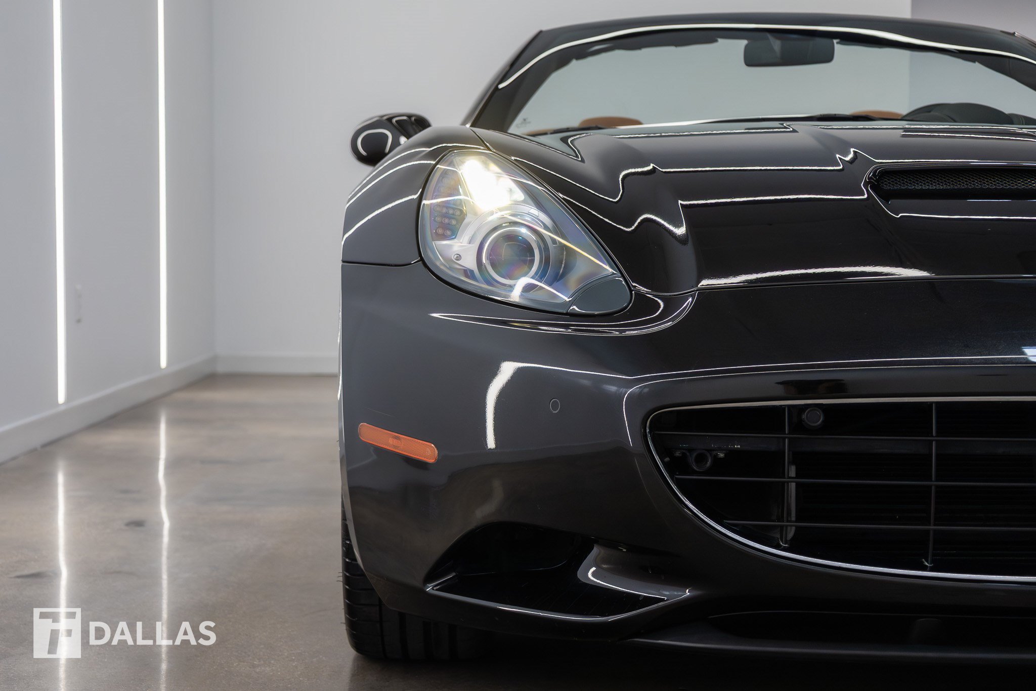 Used 2011 Ferrari California RWD image 5