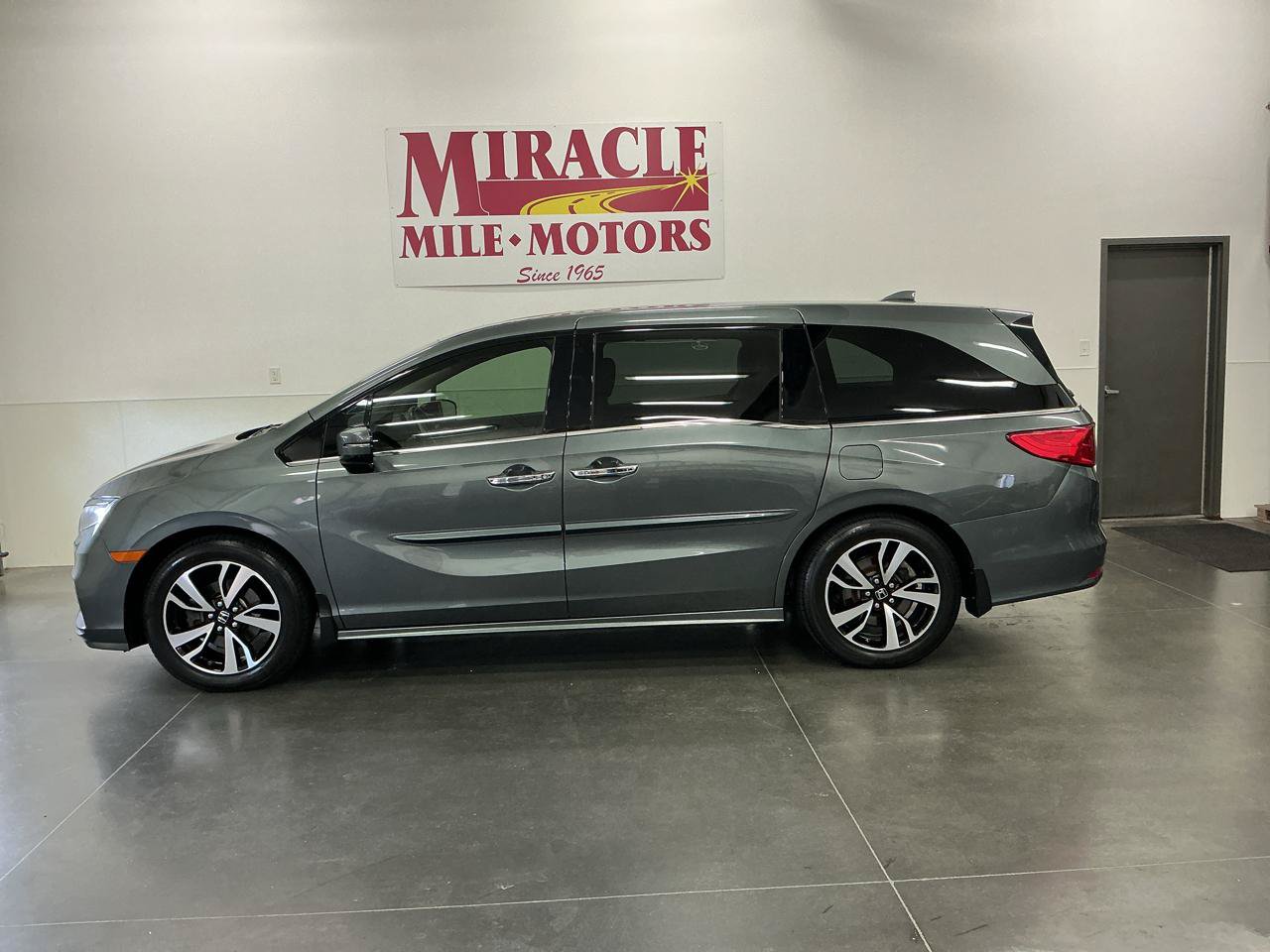 Used 2018 Honda Odyssey Elite image 2