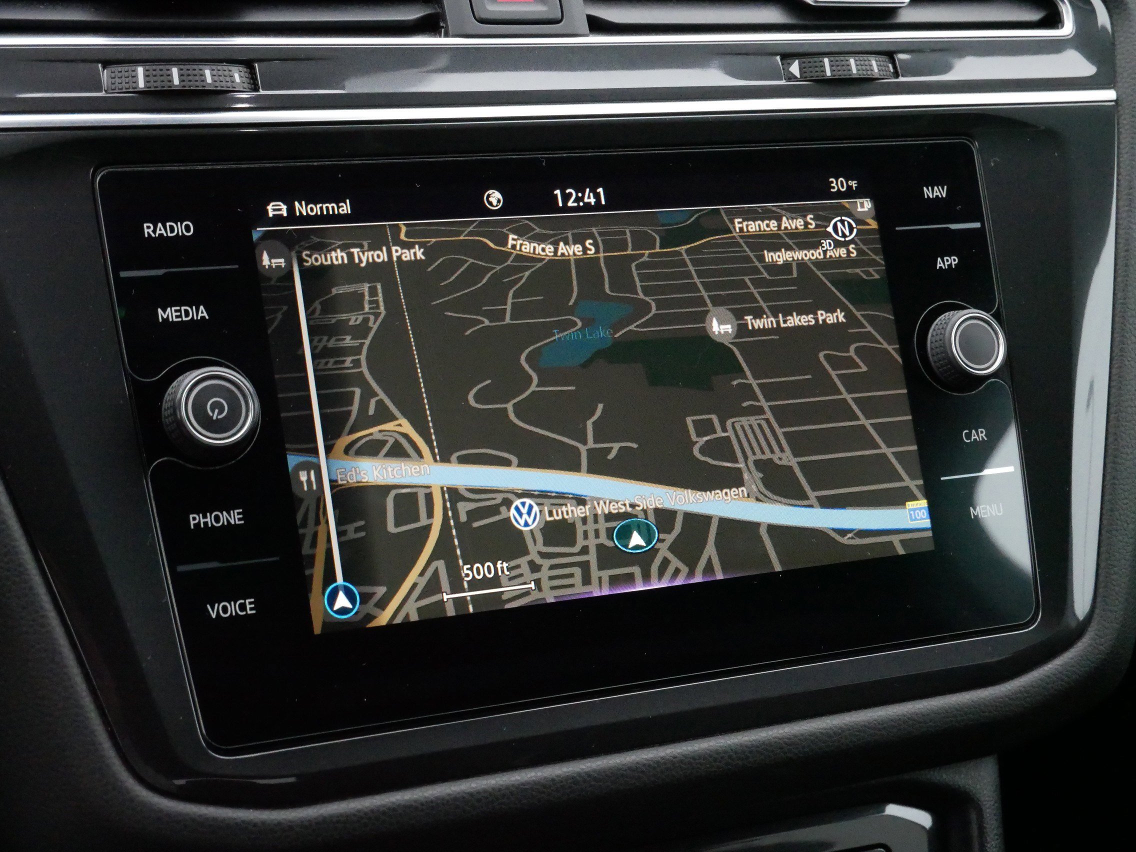 Certified 2022 Volkswagen Tiguan SEL R-Line image 22