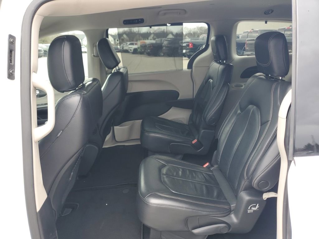 Used 2022 Chrysler Pacifica Touring-L FWD image 27
