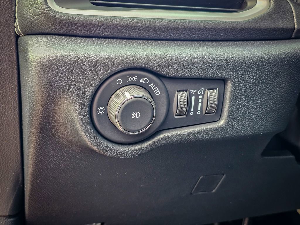 New 2026 Chrysler Pacifica Select image 15