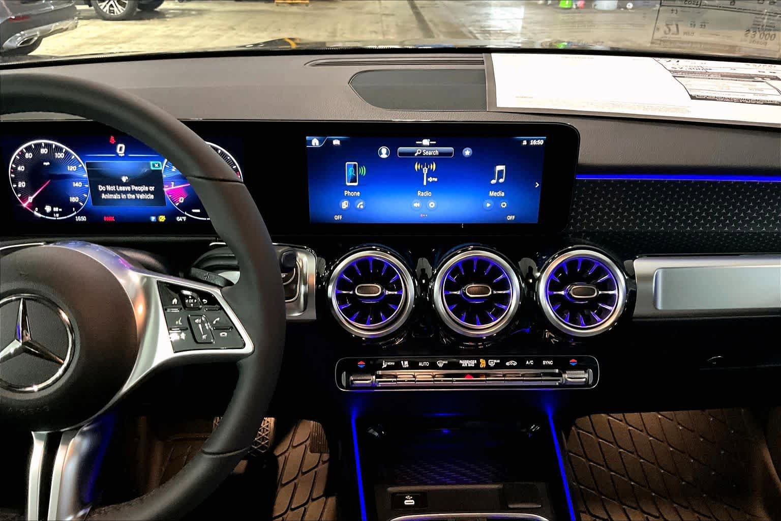 New 2026 Mercedes-Benz GLB 250 4MATIC image 9