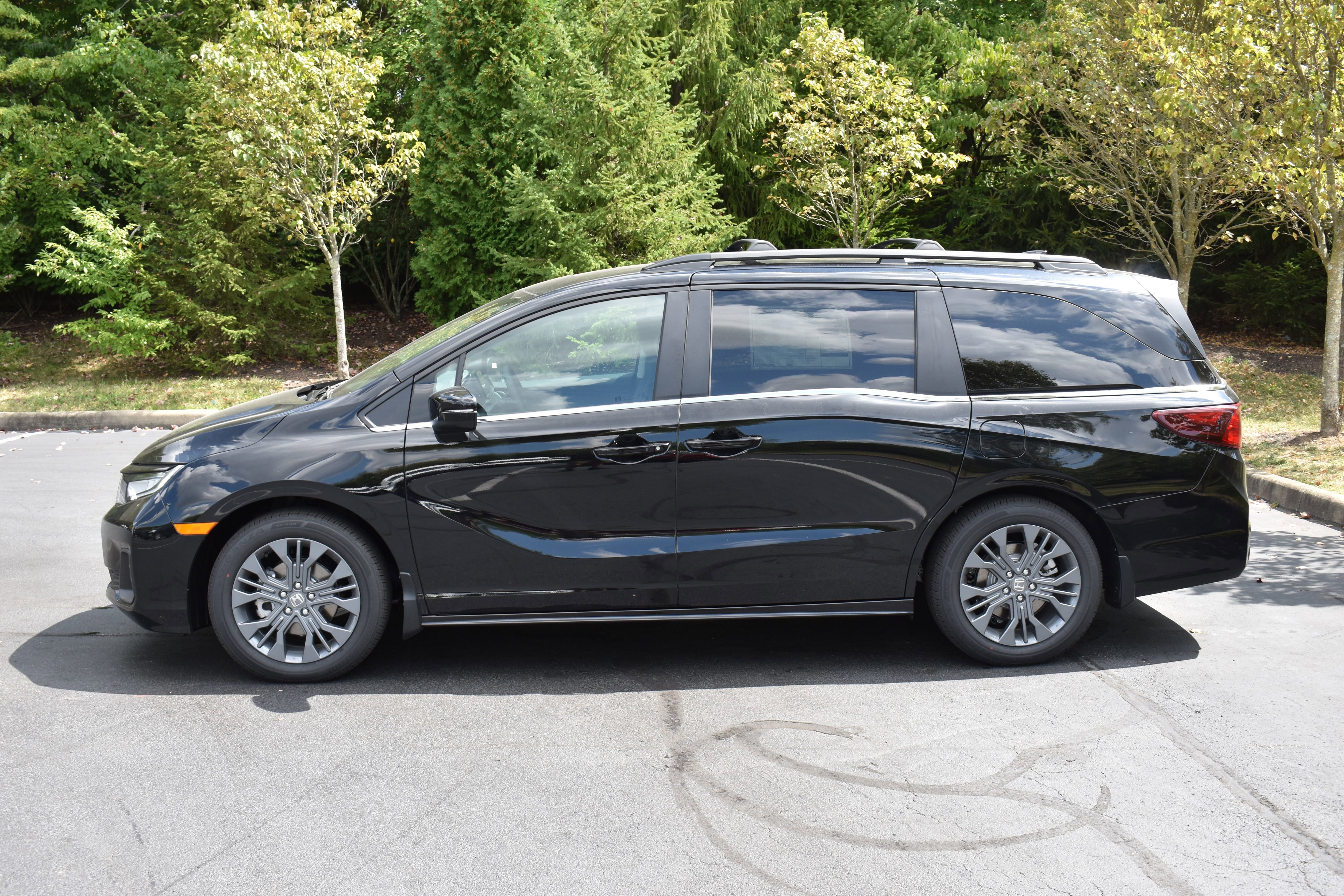 New 2026 Honda Odyssey Touring image 4