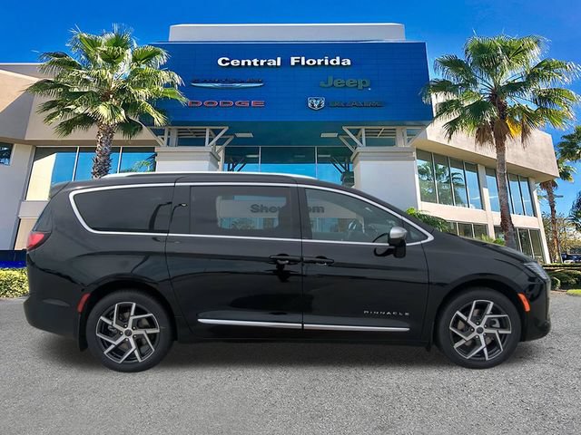 New 2027 Chrysler Pacifica Pinnacle w/ Theater Group AWD/4WD image 4