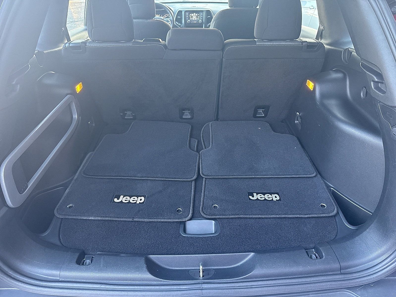 Used 2016 Jeep Cherokee Sport image 30