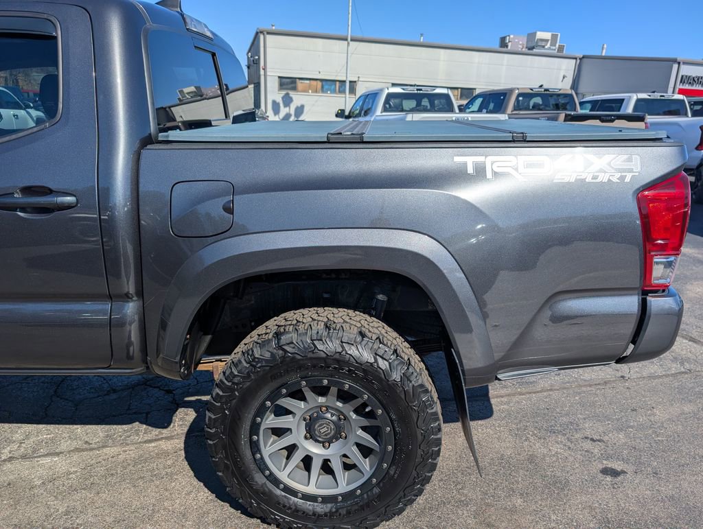 Used 2017 Toyota Tacoma TRD Sport image 4