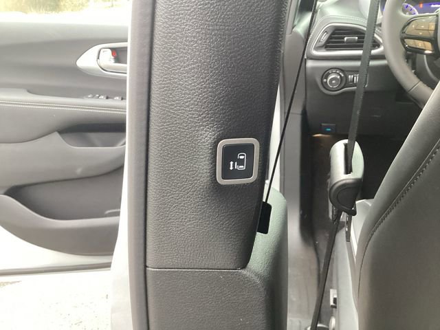 New 2026 Chrysler Pacifica Limited image 24