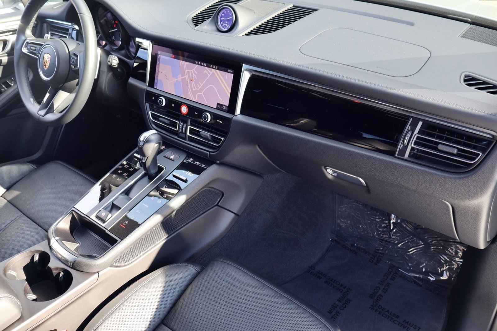 Certified 2025 Porsche Macan image 25