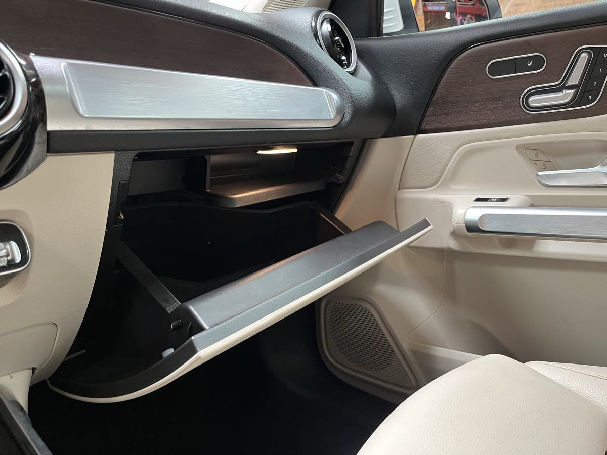 Used 2020 Mercedes-Benz GLB 250 4MATIC w/ Premium Package image 20
