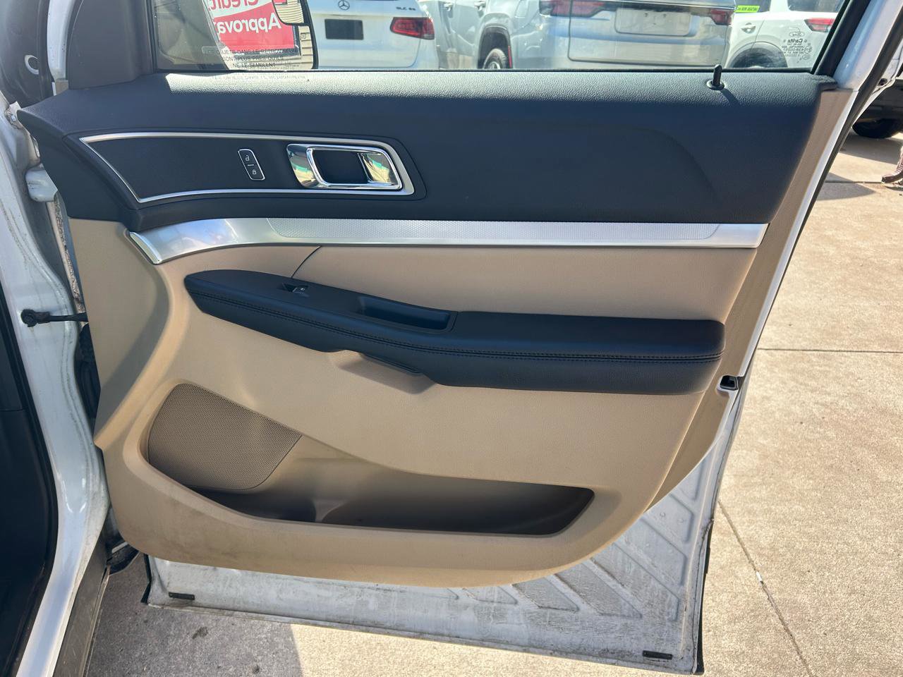 Used 2016 Ford Explorer XLT image 16