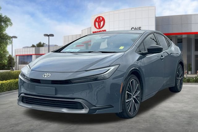 Used 2024 Toyota Prius XLE image 3